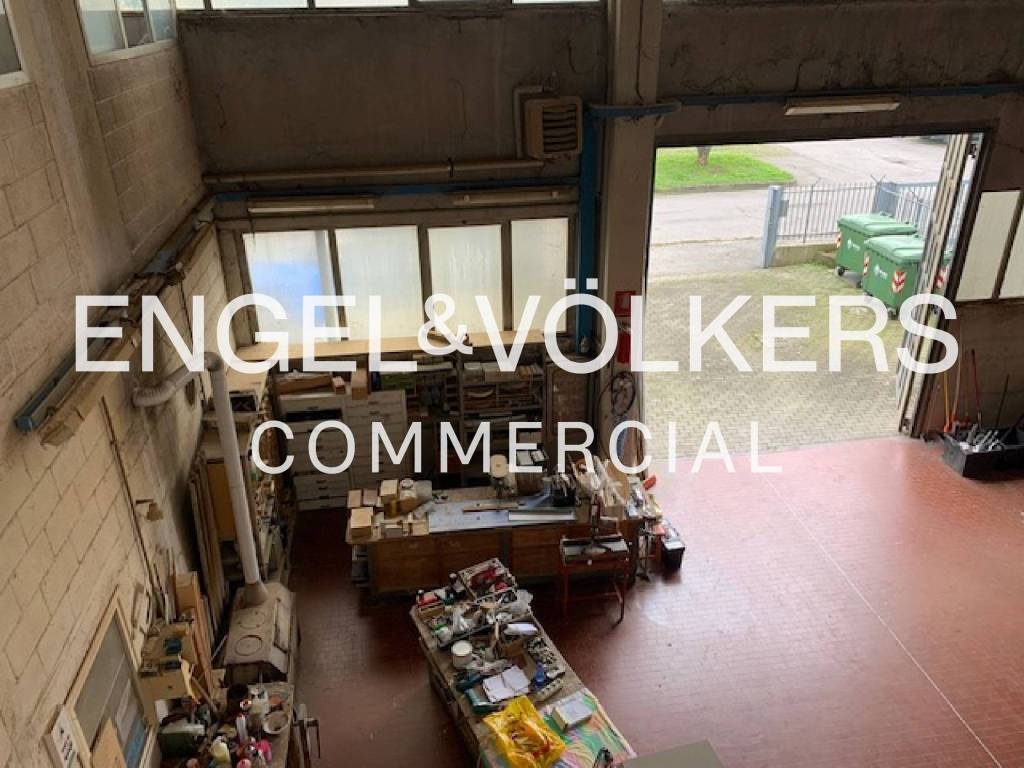 locale commerciale in vendita a Novate Milanese
