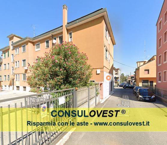 locale commerciale in vendita a Novate Milanese