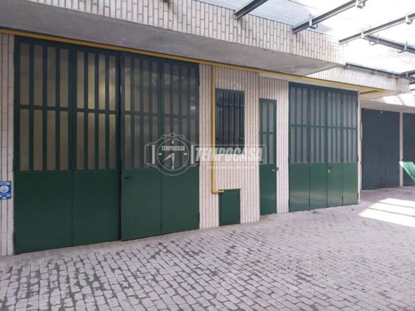 locale commerciale in vendita a Novate Milanese
