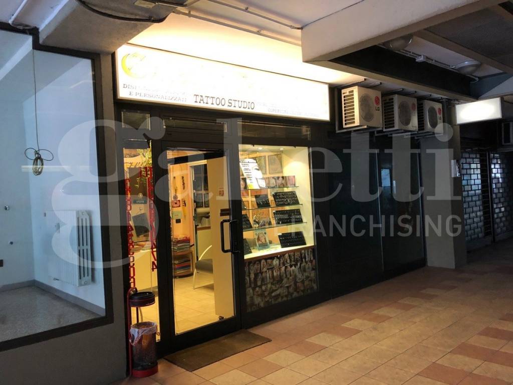 negozio in vendita a Novate Milanese