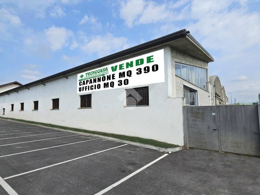 locale commerciale in vendita a Novate Milanese