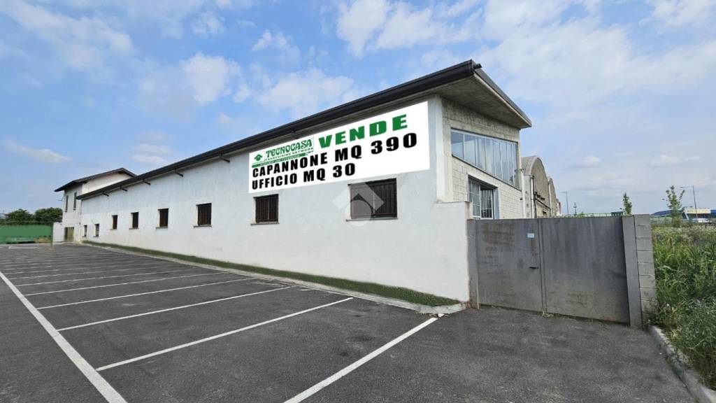 locale commerciale in vendita a Novate Milanese