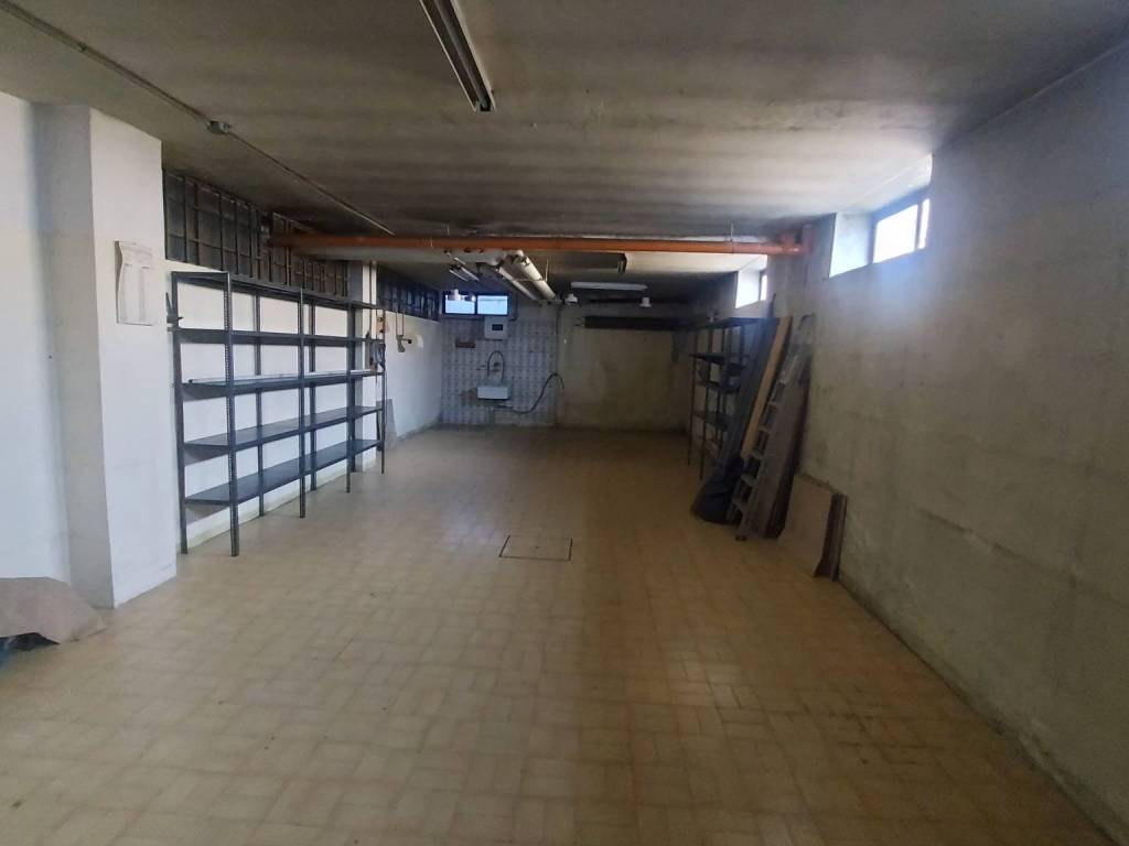 locale commerciale in vendita a Novate Milanese