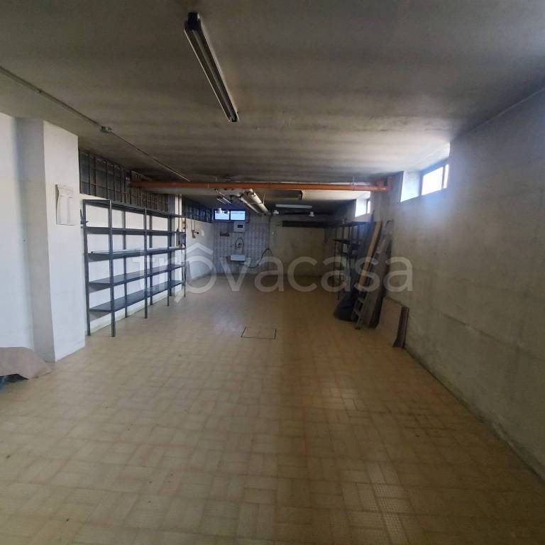 locale commerciale in vendita a Novate Milanese