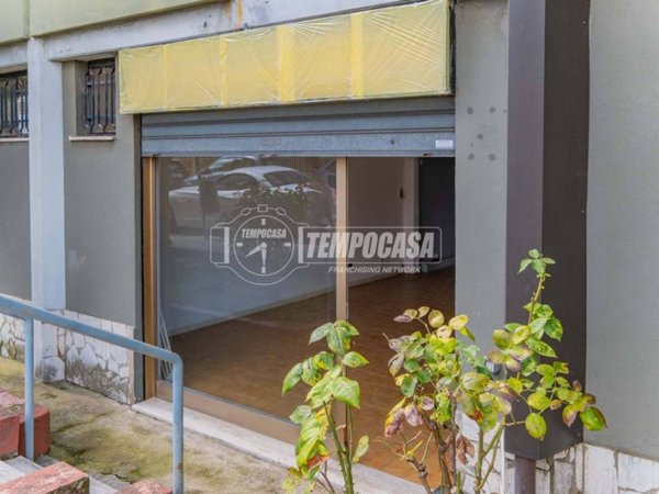 negozio in vendita a Novate Milanese