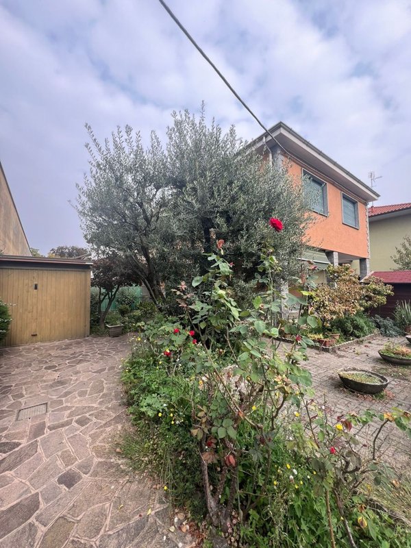 casa indipendente in vendita a Novate Milanese
