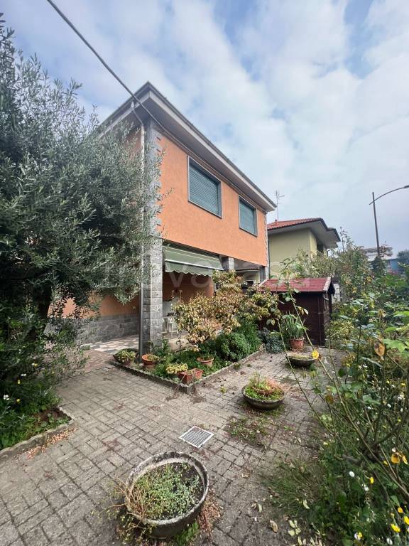 casa indipendente in vendita a Novate Milanese