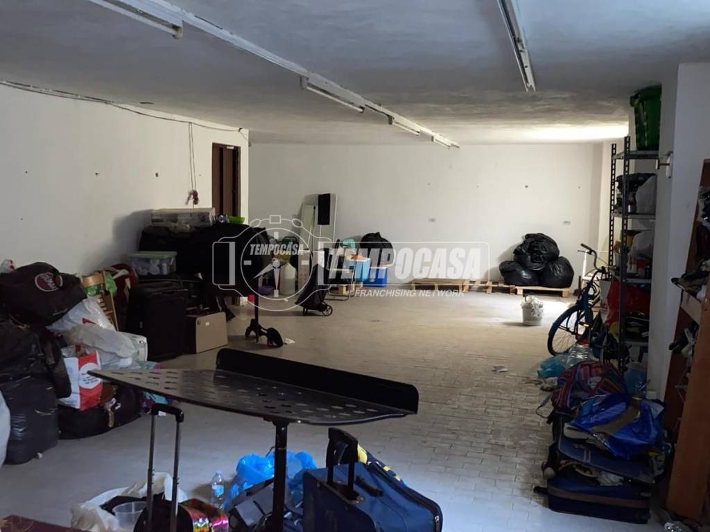 locale commerciale in vendita a Novate Milanese