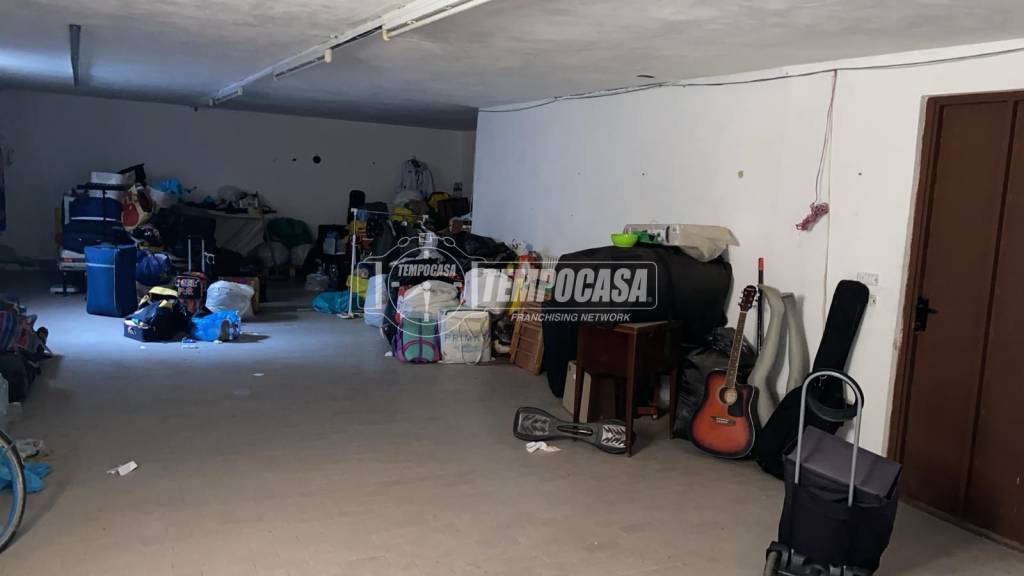 locale commerciale in vendita a Novate Milanese