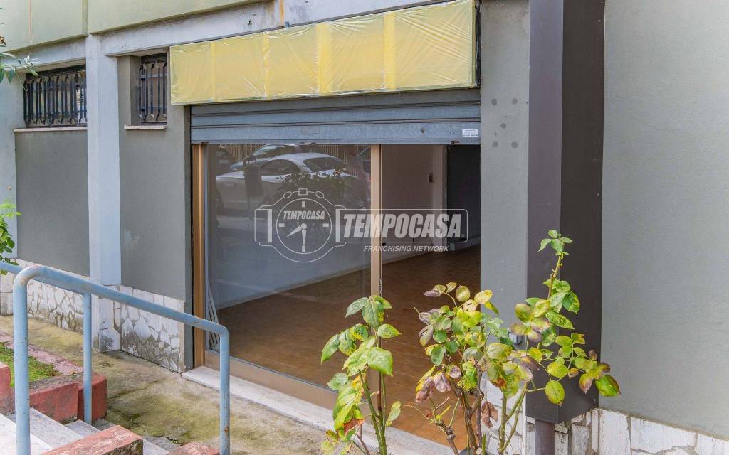 negozio in vendita a Novate Milanese