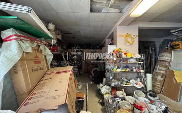 locale commerciale in vendita a Novate Milanese