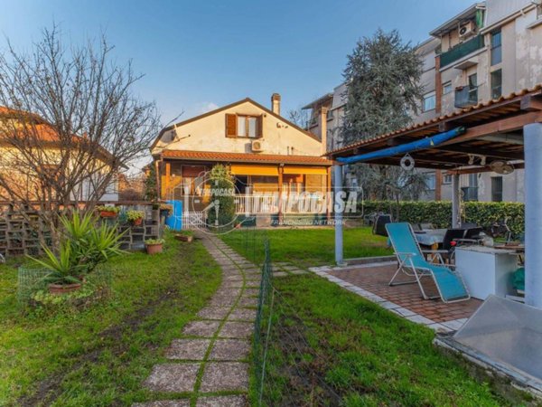 casa indipendente in vendita a Novate Milanese