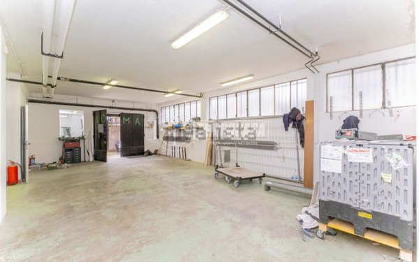 locale di sgombero in vendita a Novate Milanese