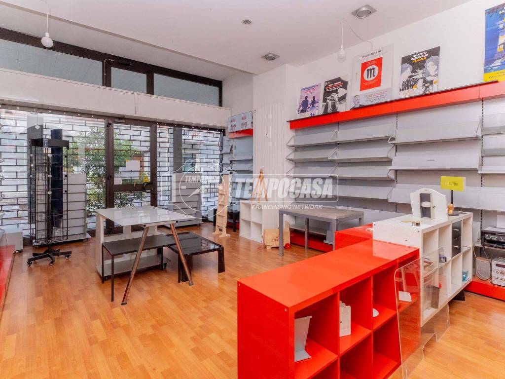 negozio in vendita a Novate Milanese