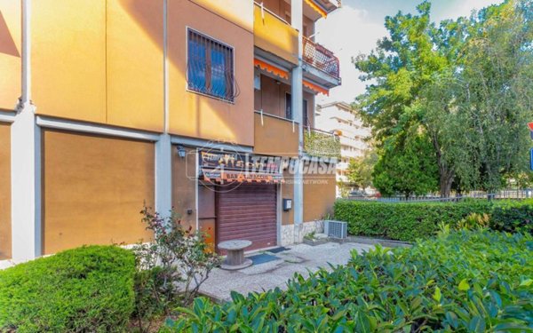 negozio in vendita a Novate Milanese