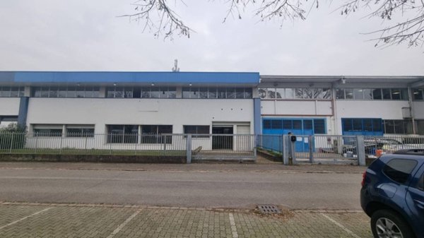 locale commerciale in vendita a Novate Milanese