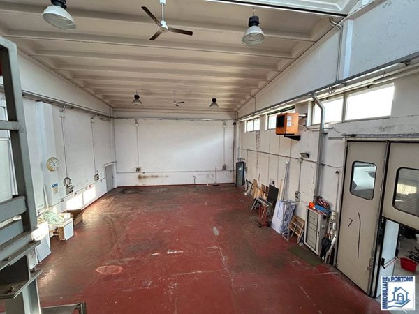 locale commerciale in vendita a Novate Milanese