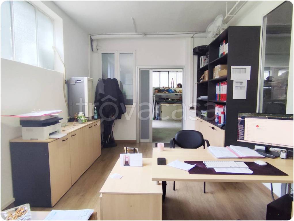 locale commerciale in vendita a Novate Milanese