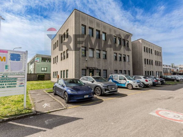 ufficio in vendita a Novate Milanese