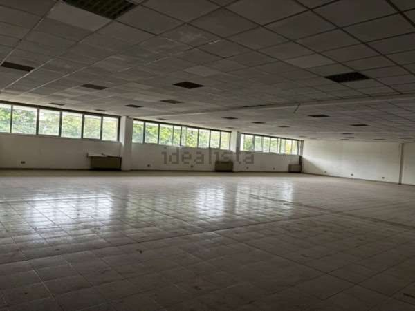 locale commerciale in vendita a Novate Milanese