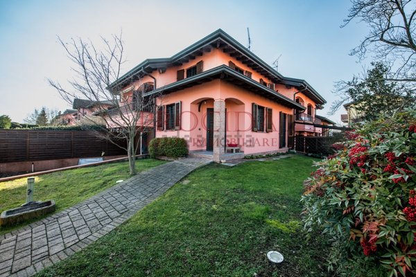 casa indipendente in vendita a Noviglio