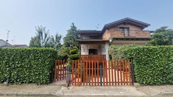 casa indipendente in vendita a Noviglio