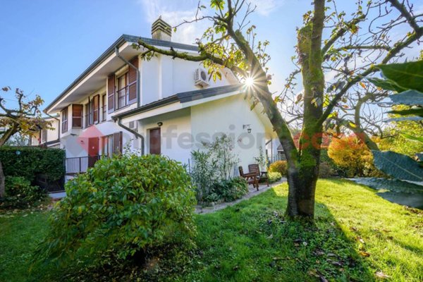 casa indipendente in vendita a Noviglio