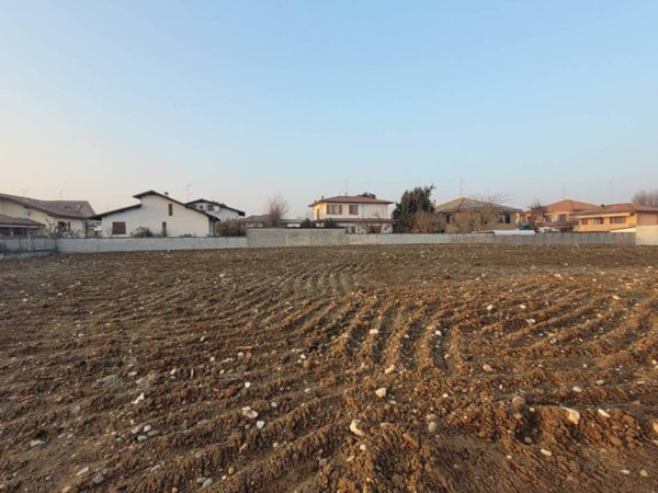 terreno edificabile in vendita a Noviglio