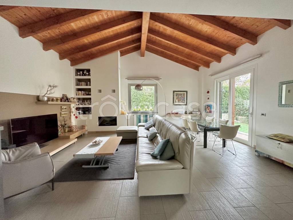 casa indipendente in vendita a Noviglio