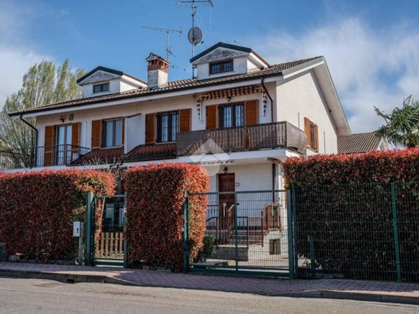 casa indipendente in vendita a Noviglio