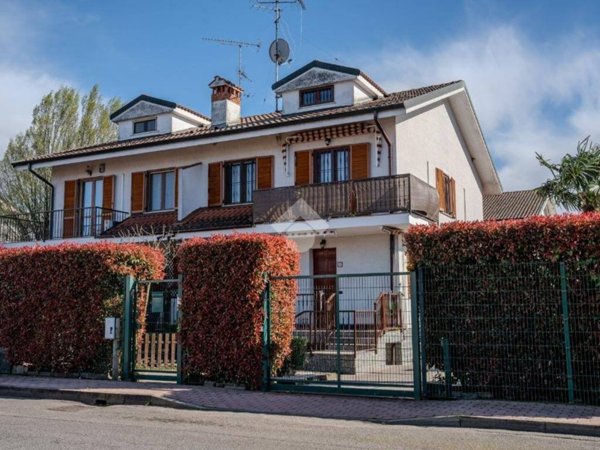 casa indipendente in vendita a Noviglio