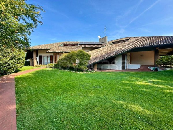 casa indipendente in vendita a Noviglio