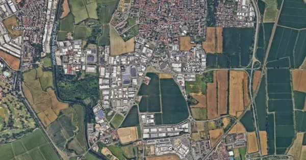 locale commerciale in vendita ad Opera