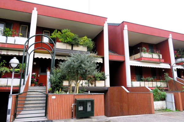 casa indipendente in vendita ad Opera