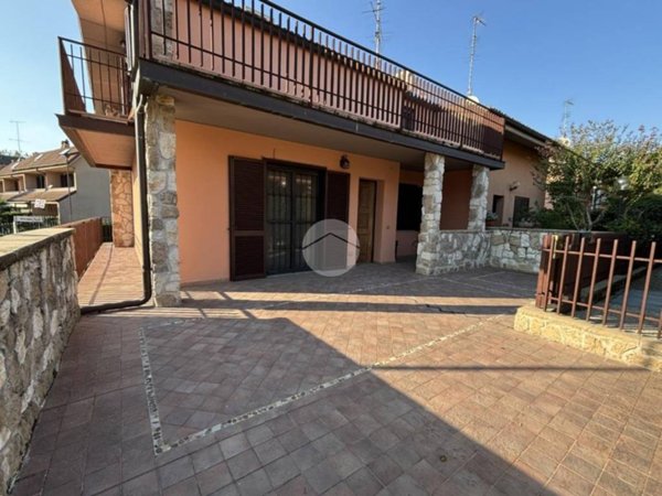 casa indipendente in vendita ad Opera