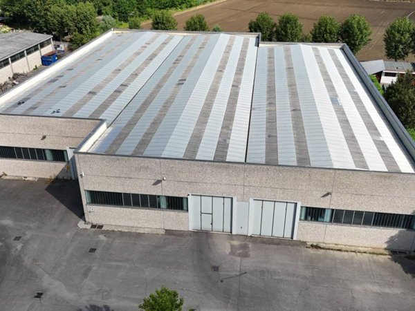 capannone in vendita ad Opera