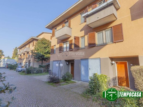 casa indipendente in vendita ad Opera