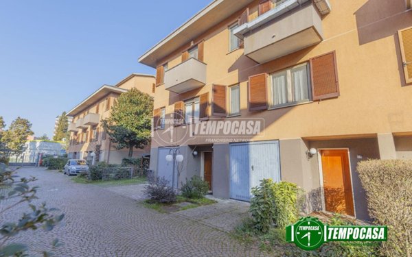 casa indipendente in vendita ad Opera
