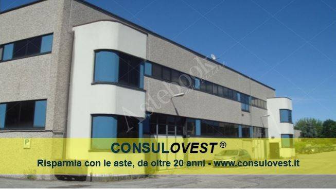 locale commerciale in vendita ad Opera