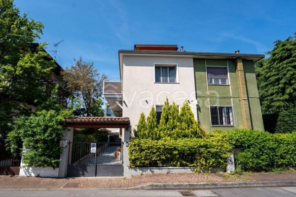 casa indipendente in vendita ad Opera
