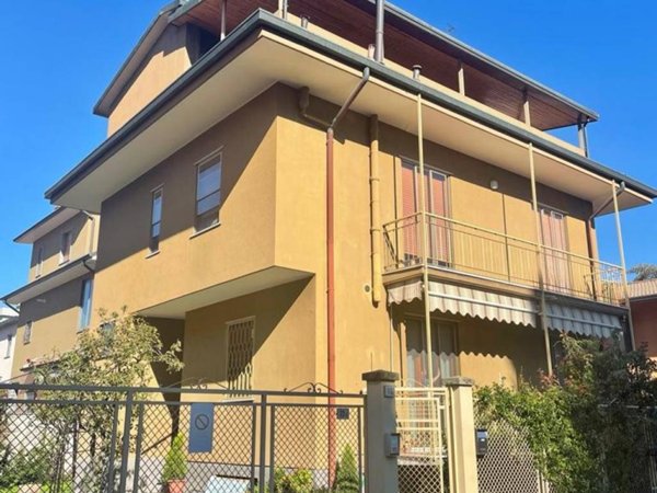 casa indipendente in vendita ad Opera