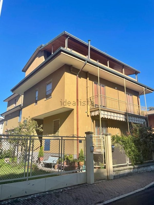 casa indipendente in vendita ad Opera