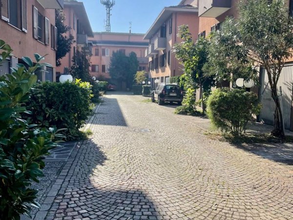 casa indipendente in vendita ad Opera