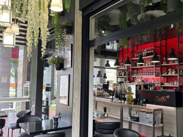 negozio in vendita ad Opera