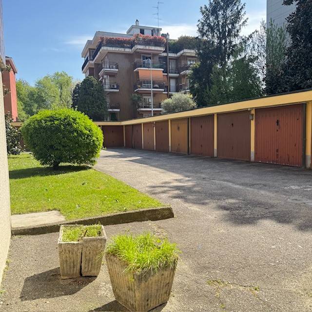 negozio in vendita ad Opera