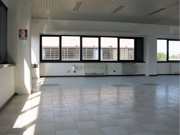 negozio in vendita ad Opera