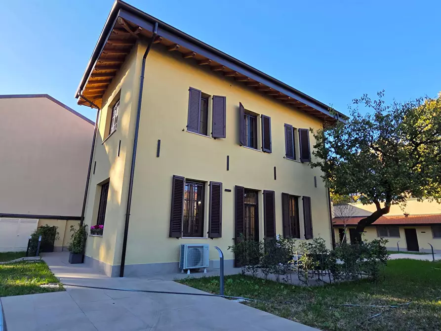 casa indipendente in vendita ad Opera