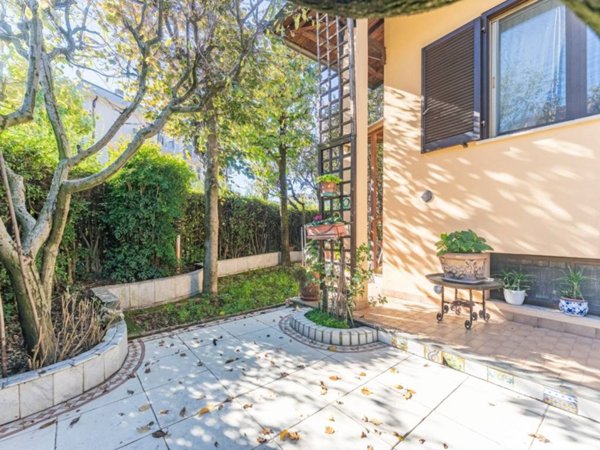 casa indipendente in vendita ad Opera