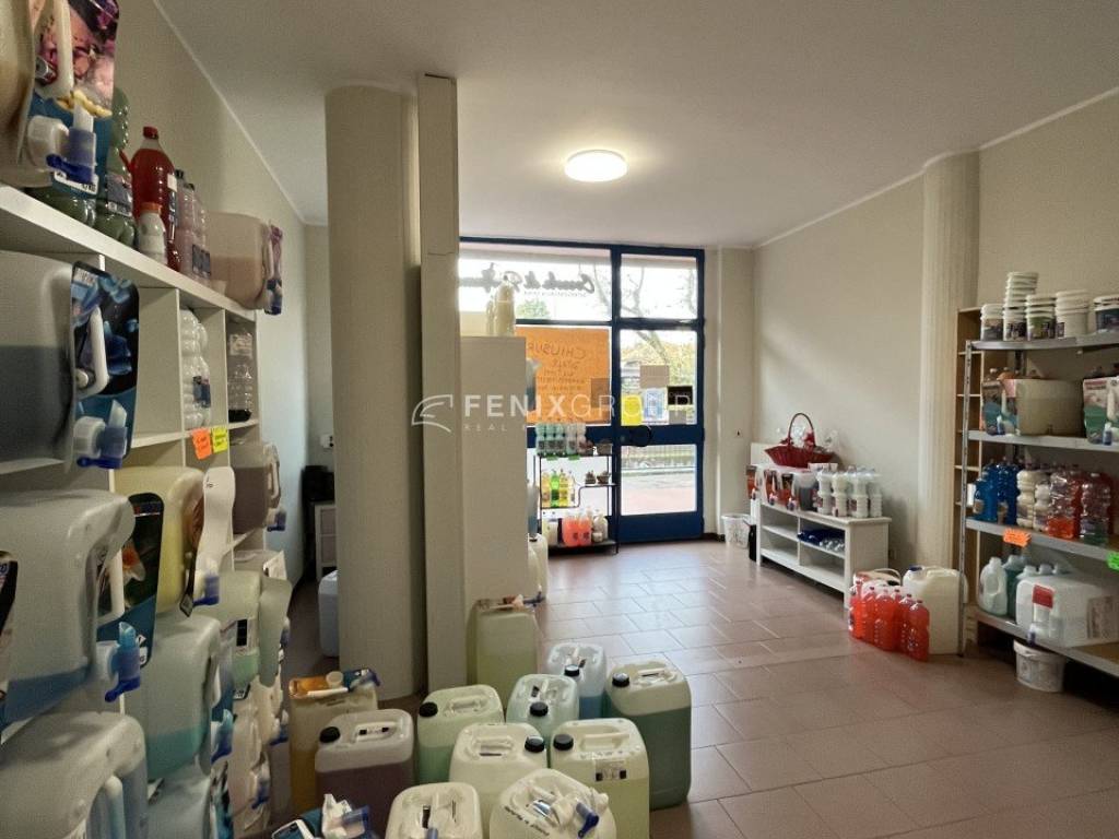 negozio in vendita ad Opera