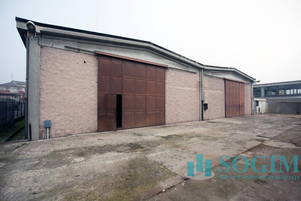 capannone in vendita ad Opera